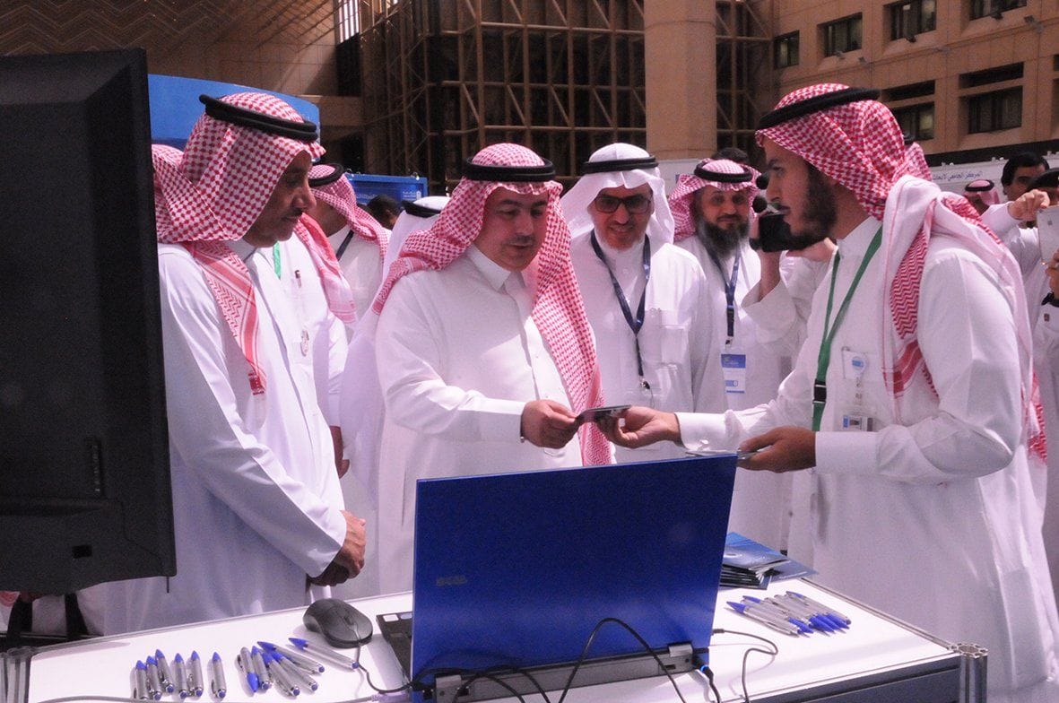 مركز التميز لأمن المعلومات يشارك في ملتقى البحث العلمي وفق رؤية المملكة 2030
