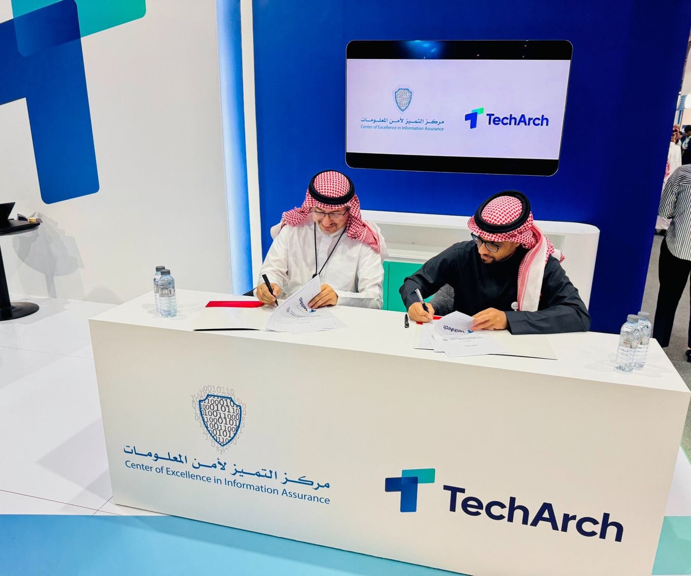 مركز التميز لأمن المعلومات يوقع اتفاقية تعاون مع شركة TechArch خلال معرض بلاك هات 2024