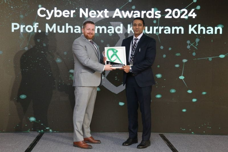 باحث في مركز التميز لأمن المعلومات يحصل على جائزة Cyber Next Awards 2024